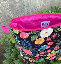 Load image into Gallery viewer, Las Flores Makeup Bag