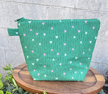 Load image into Gallery viewer, Makeup Bag/Green &amp; Little Hearts