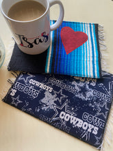 Load image into Gallery viewer, Mug Rug Sarape Reversible Tapetito- Cowboys