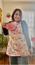 Load image into Gallery viewer, Isas Apron/ Purple Flowers