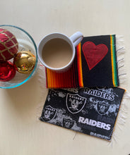 Load image into Gallery viewer, Mug Rug Sarape Reversible Tapetito- Raiders
