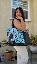 Load image into Gallery viewer, Frida Mesh Tote bag Teal w/ Ribbons