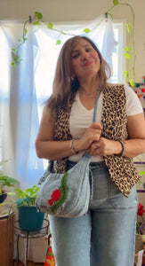 La Denim Bolsita/ Denim Crossbody bag w/flower appliqué