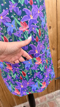 Load image into Gallery viewer, Isas Apron/ Purple Flowers