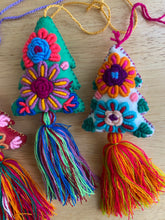Load image into Gallery viewer, Christmas Tree Pompón tassel