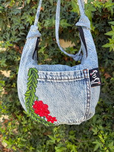 La Denim Bolsita/ Denim Crossbody bag w/flower appliqué