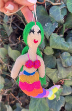 Load image into Gallery viewer, La Sirenita Pompón , Mermaid Pompom Tassel