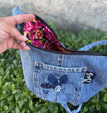 Load image into Gallery viewer, La Denim Bolsita/ Denim Crossbody bag w/flower #7
