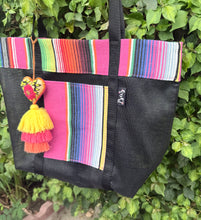 Load image into Gallery viewer, Sarape Mesh Tote Bag/Pink w/pompón