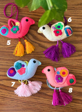 Load image into Gallery viewer, El Pajarito Pompón
