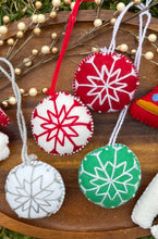 Load image into Gallery viewer, Christmas Pompónes 4 pc set
