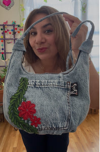 La Denim Bolsita/ Denim Crossbody bag w/flower appliqué