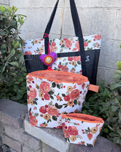 Load image into Gallery viewer, Mesh Tote bag Orange Blossoms w/ pómpon (2)