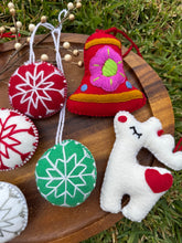 Load image into Gallery viewer, Christmas Pompónes 4 pc set