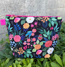 Load image into Gallery viewer, Las Flores Makeup Bag