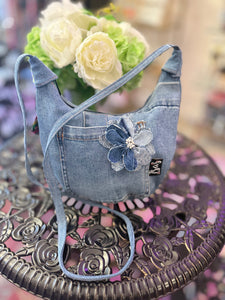 La Denim Bolsita/ Denim Crossbody bag w/flower