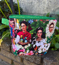 Load image into Gallery viewer, La Frida  Makeup Bag - Green