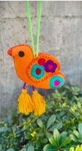 Load image into Gallery viewer, El Pajarito Pompón