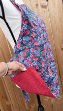 Load image into Gallery viewer, Isas Apron/ Flowers Red Lining