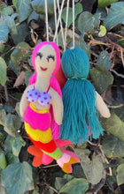 Load image into Gallery viewer, La Sirenita Pompón , Mermaid Pompom Tassel