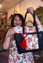 Load image into Gallery viewer, Mesh Tote bag Orange Flowers w/ pómpon