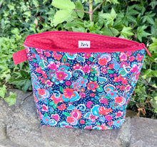 Load image into Gallery viewer, Makeup Bag/ Flowers