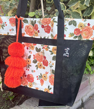 Load image into Gallery viewer, Mesh Tote bag Orange Blossoms w/ pómpon (2)