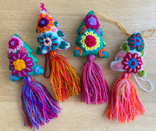 Load image into Gallery viewer, Christmas Tree Pompón tassel