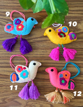 Load image into Gallery viewer, El Pajarito Pompón