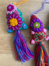 Load image into Gallery viewer, Christmas Tree Pompón tassel