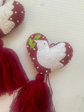 Load image into Gallery viewer, La Palomita Pompón