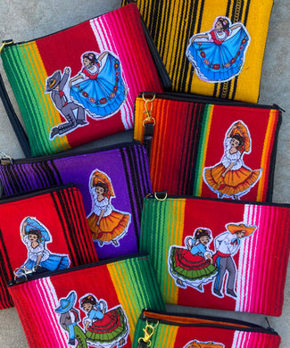 Folklorista Sarape Wristlet