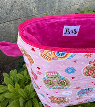Load image into Gallery viewer, Las Calaveritas Makeup Bag/ Pink