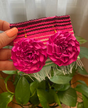 Load image into Gallery viewer, La Flor Aretes Hilda, Aretes de Palma,  Palm Leaf earrings