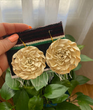 Load image into Gallery viewer, La Flor Aretes Hilda, Aretes de Palma,  Palm Leaf earrings