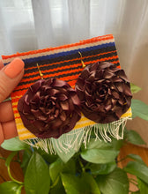 Load image into Gallery viewer, La Flor Aretes Hilda, Aretes de Palma,  Palm Leaf earrings