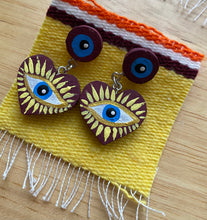 Load image into Gallery viewer, Evil Eye Corazónes Aretes, Palma,  Heart Evil Eye Earrings