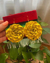 Load image into Gallery viewer, La Flor Aretes Hilda, Aretes de Palma,  Palm Leaf earrings