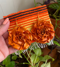 Load image into Gallery viewer, La Flor Aretes Hilda, Aretes de Palma,  Palm Leaf earrings