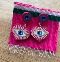 Load image into Gallery viewer, Evil Eye Corazónes Aretes, Palma,  Heart Evil Eye Earrings