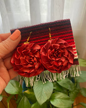 Load image into Gallery viewer, La Flor Aretes Hilda, Aretes de Palma,  Palm Leaf earrings