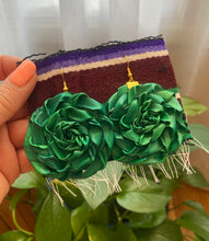 Load image into Gallery viewer, La Flor Aretes Hilda, Aretes de Palma,  Palm Leaf earrings