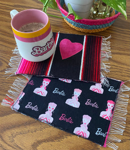 Mug Rug Sarape Reversible Tapetito- Barbie