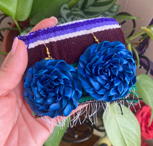 Load image into Gallery viewer, La Flor Aretes Hilda, Aretes de Palma,  Palm Leaf earrings