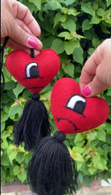 Load image into Gallery viewer, El Benito Corazón Pompón