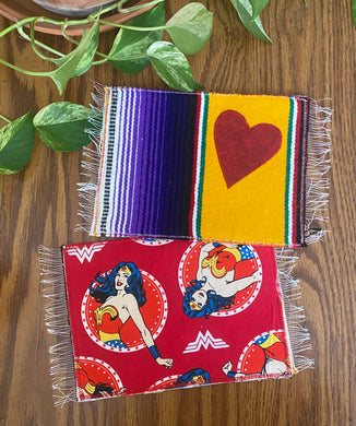 Mug Rug /Sarape Reversible Tapetito- Wonder Woman